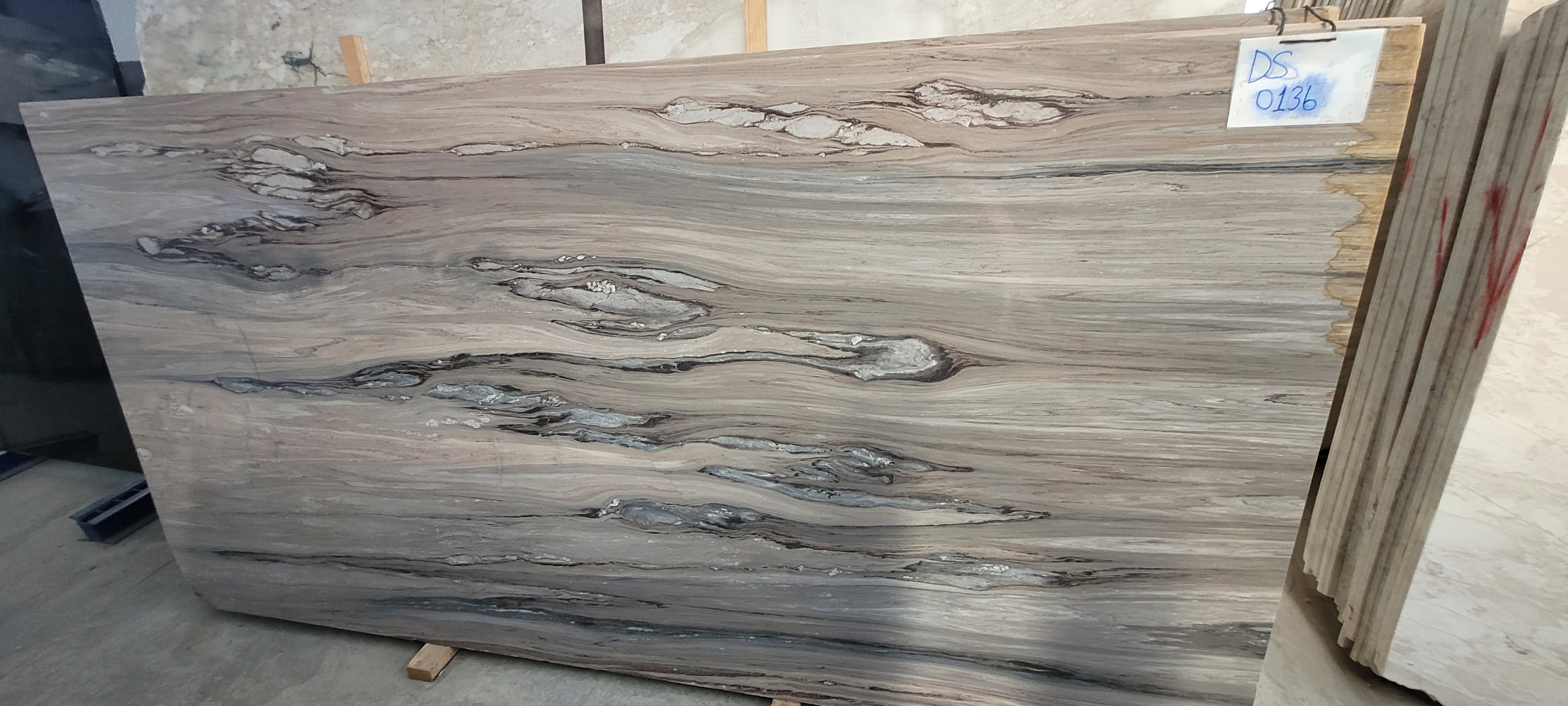 Palissandro marble slab