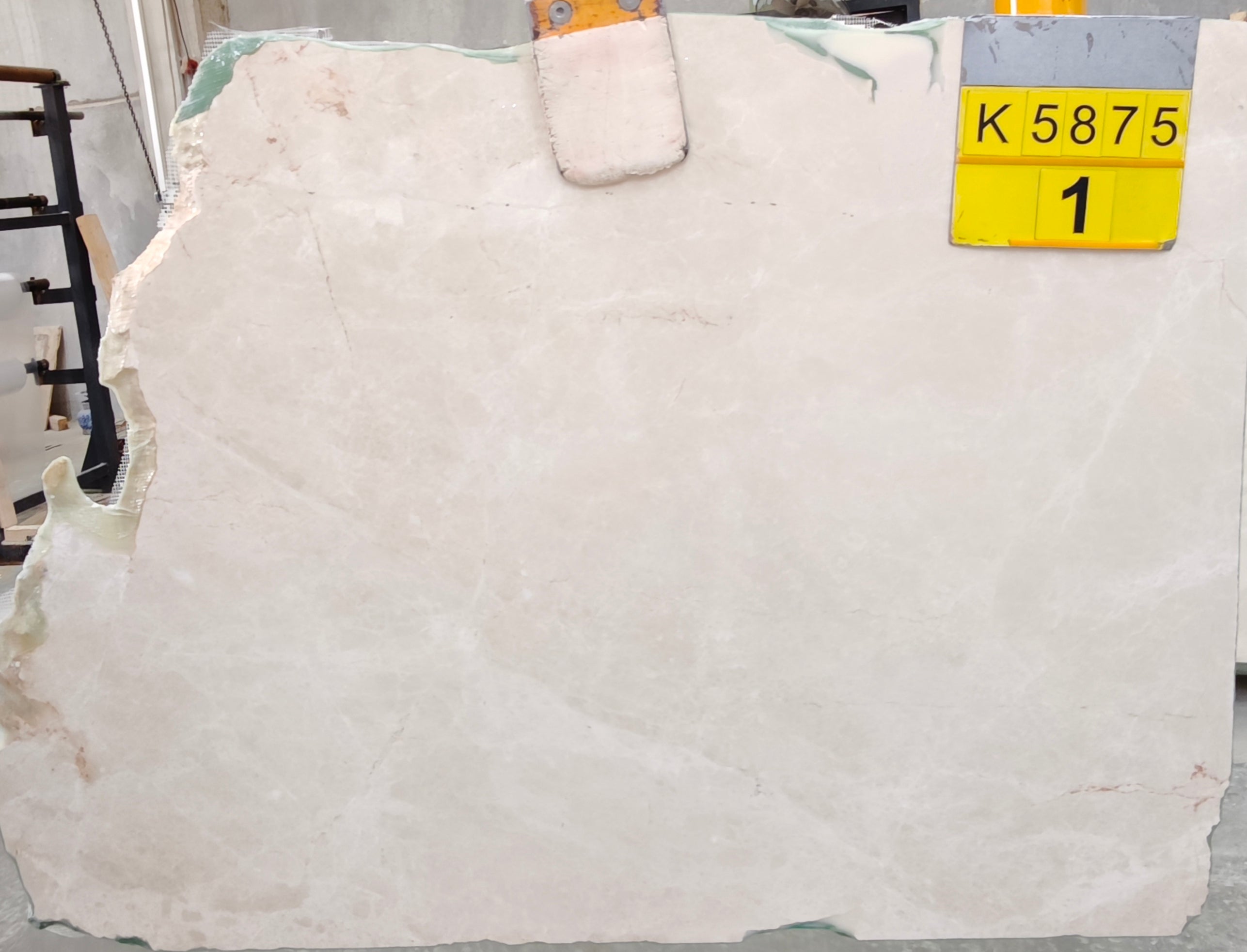 Crema Uno marble slab