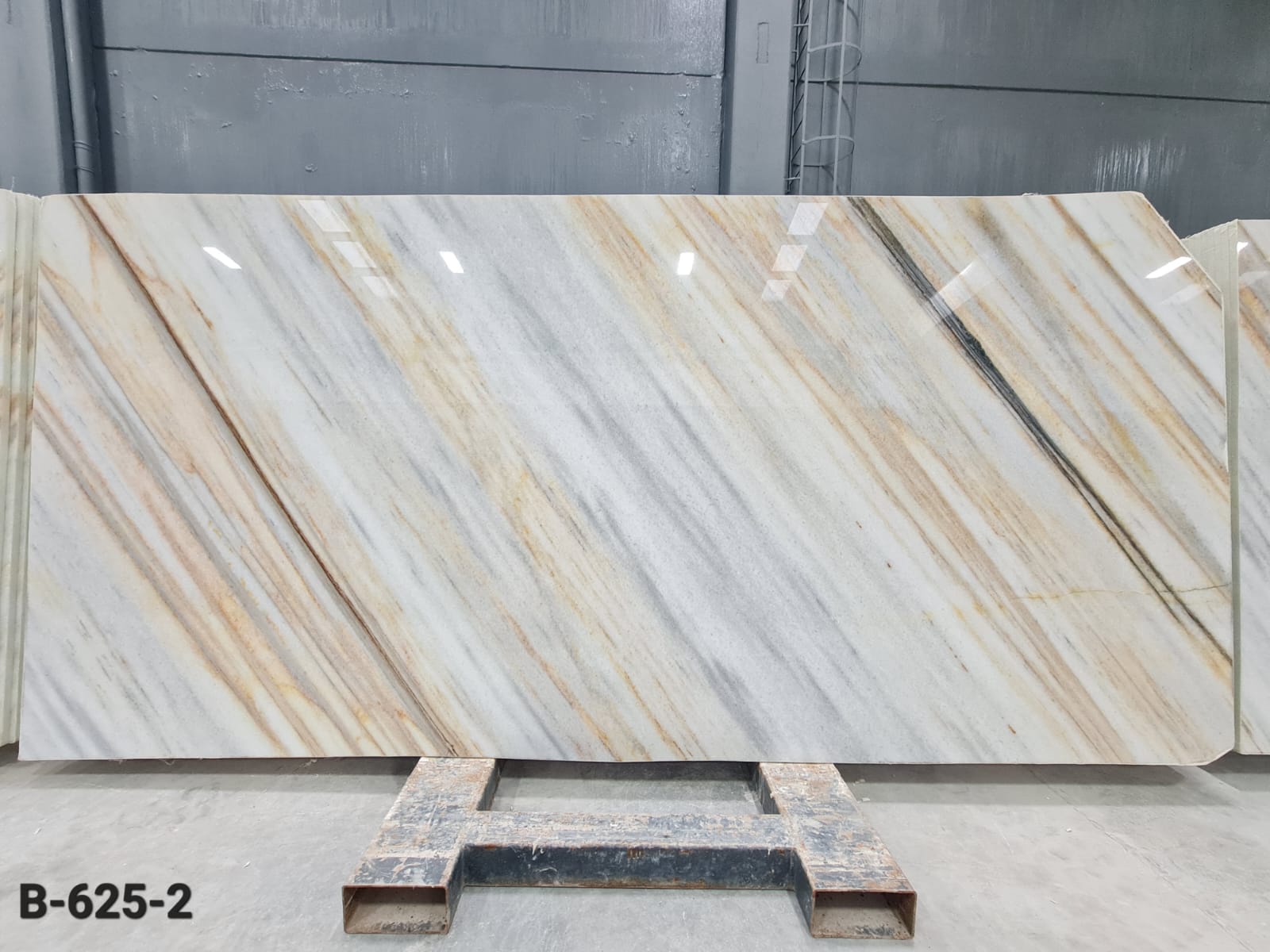 Palissandro White marble slab