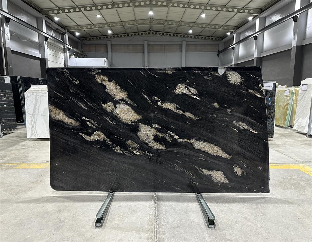 Etna Black