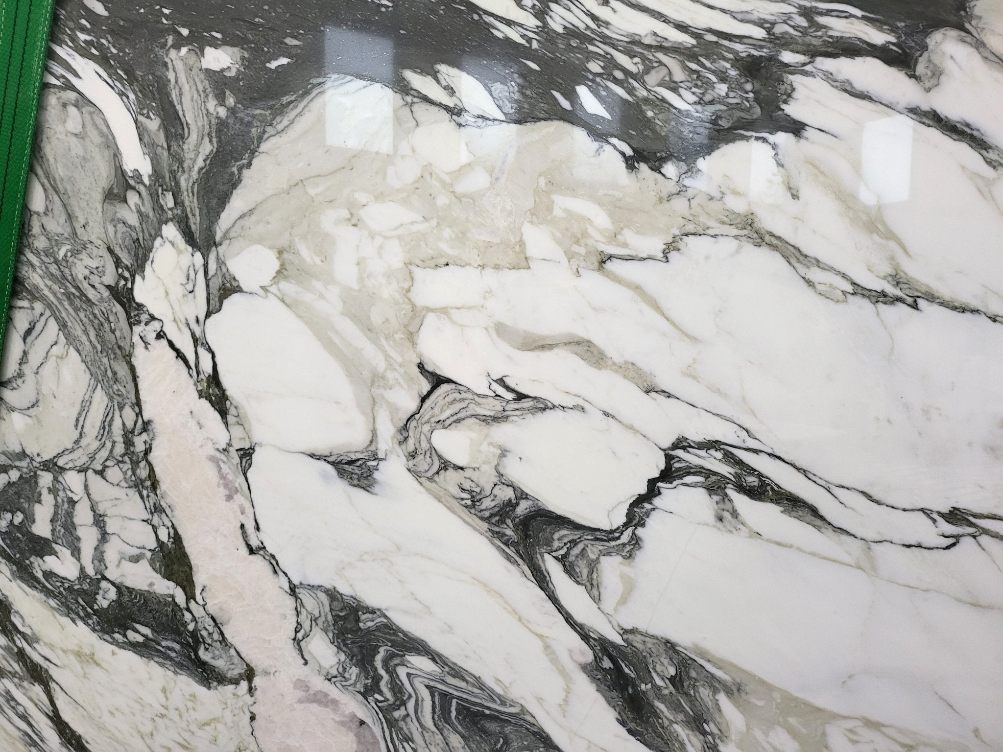 Calacatta Corchia - Emperor Marble