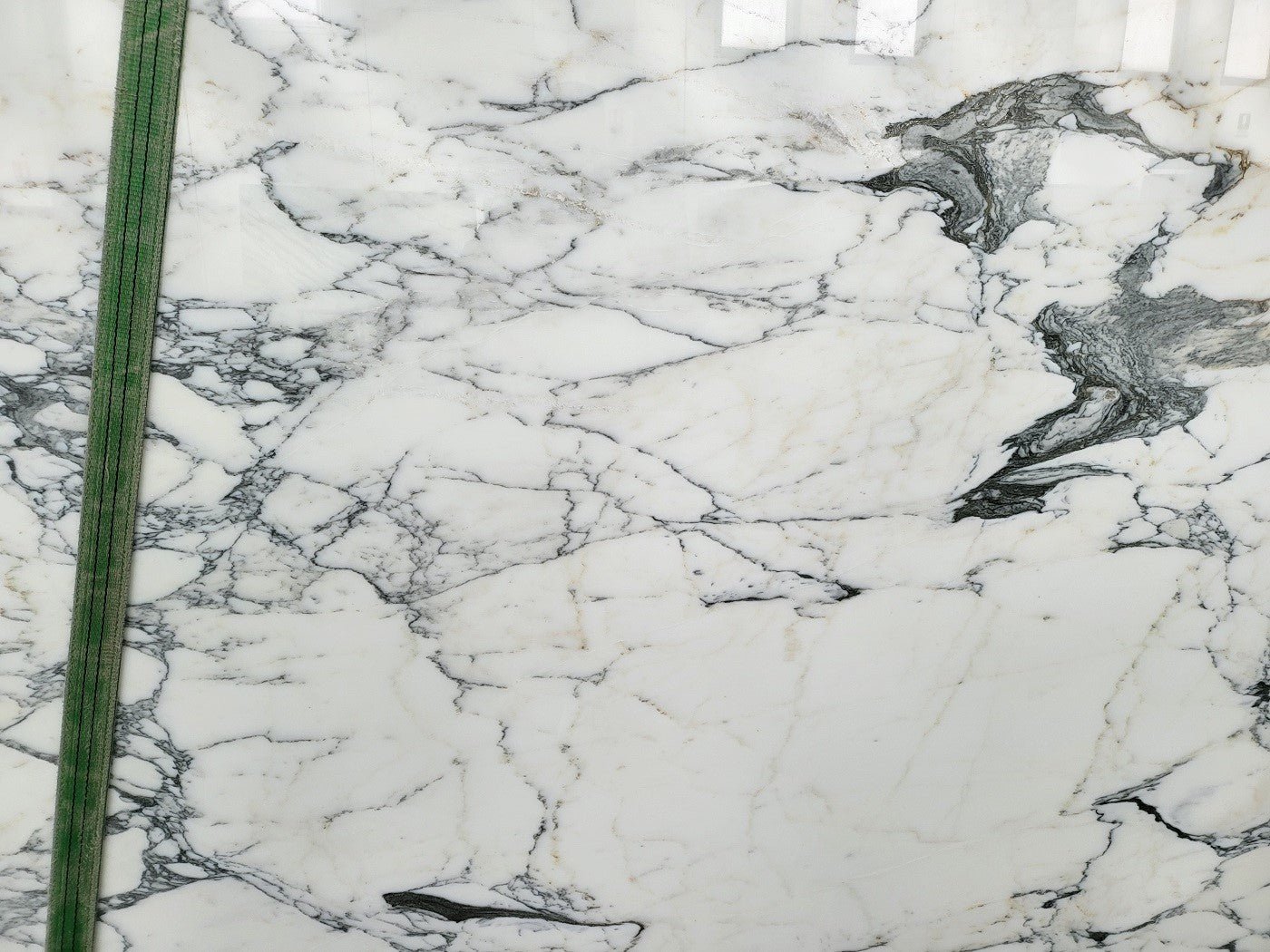 Calacatta Corchia - Emperor Marble