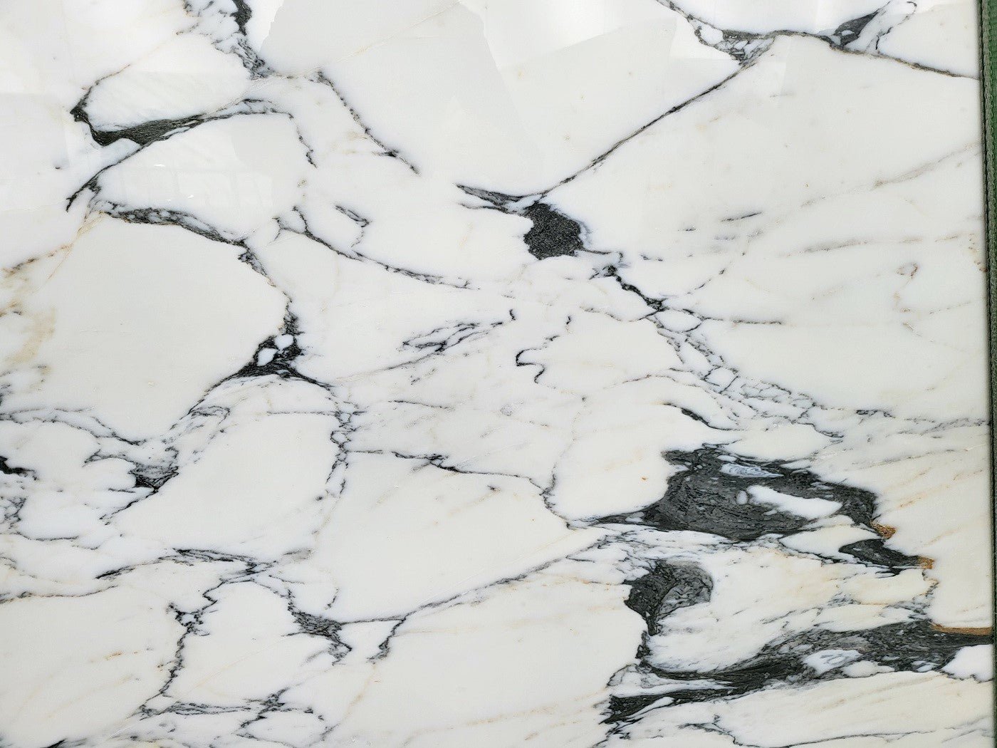 Calacatta Corchia - Emperor Marble