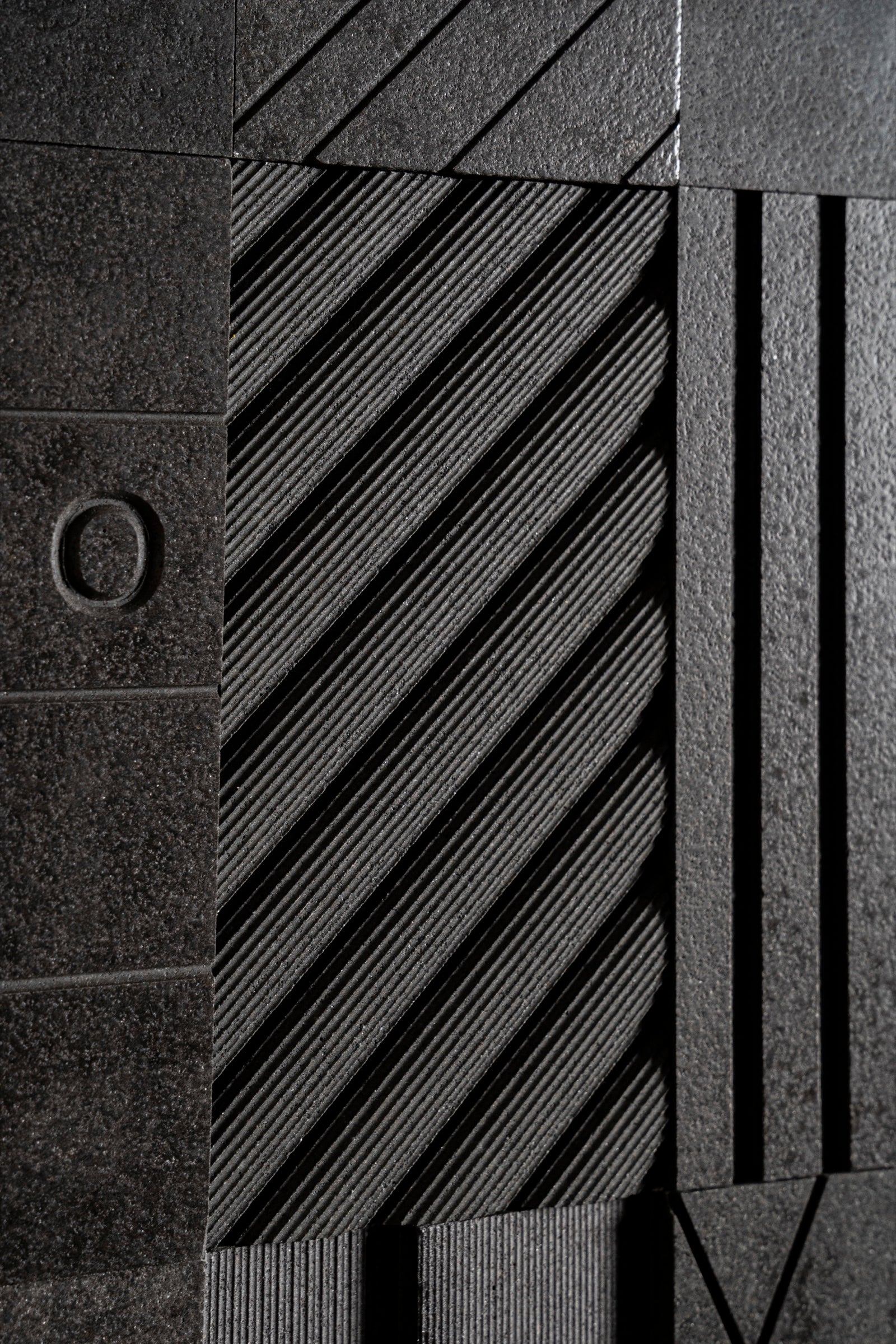 Mangle — Basalt (Black)